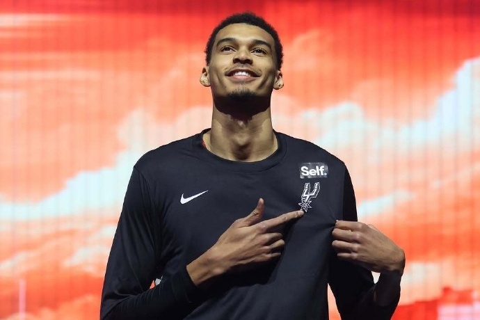 文班亚马右肩深静脉血栓痊愈,即将回归赛场 文班亚马右肩深静脉血栓痊愈,即将回归赛场